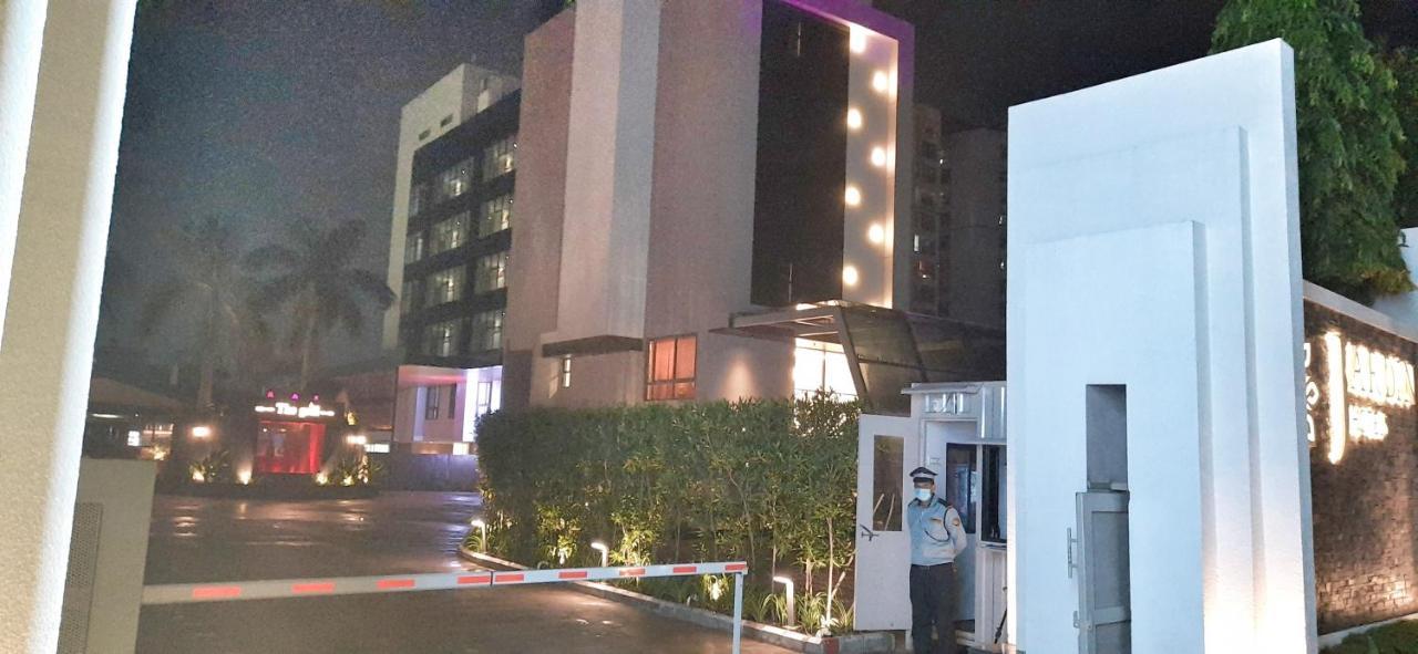 Jardin Hotels Indore Exterior photo