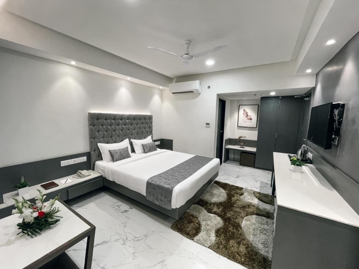 Jardin Hotels Indore Exterior photo